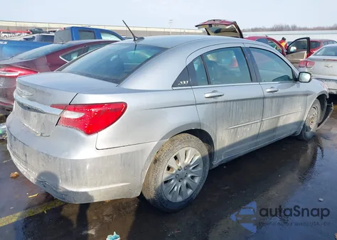 2013 Chrysler 200 Lx z USA, uszkodzony, nr VIN 1C3CCBAB0DN668412